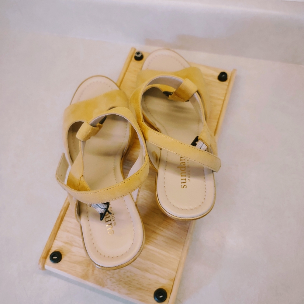 SUNDANCE LIGHT YELLOW SUEDE MADE IN ITALY CHUNKY HEEL SANDALS WOMEN'S SIZE 8 - Picture 6 of 11